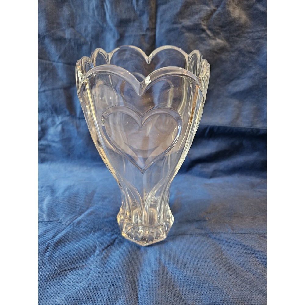 Elegant Deplomb 24% Lead Crystal 8" Raised Heart and Scalloped Edged Clearβ Vase